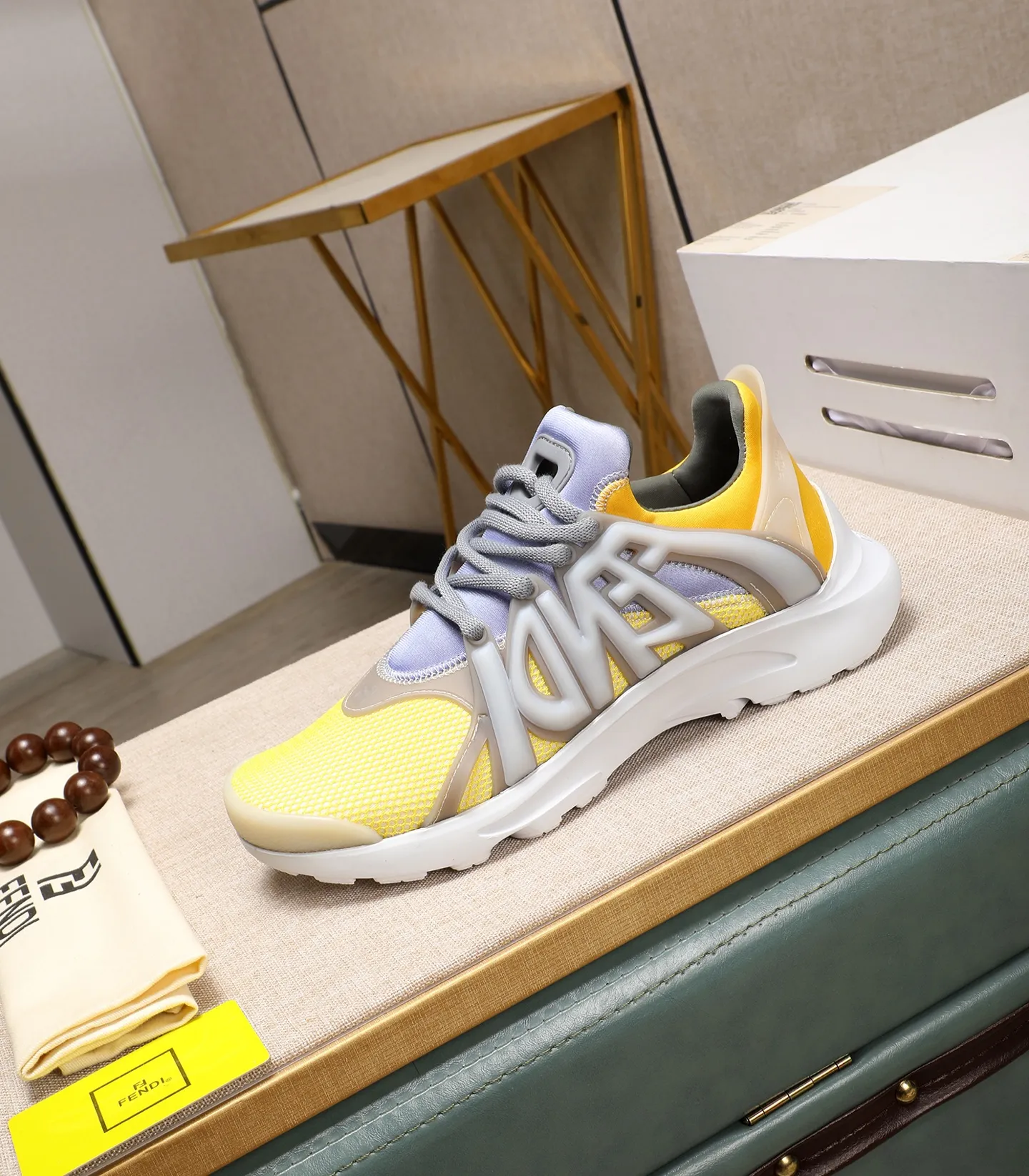 Men's Men's Shoes 💰800 Fendi Fendi's latest Tag series of men's casual mesh sports running shoes, originally purchased and developed, this Tag sneaker is a one-leg sneaker, made of black high-tech mesh material with gray neoprene details. Oversized FENDI lettering on the side and translucent rubber details. Light and flexible rubber running shoe soles, beautifully packaged at the delivery counter, customized breathable lining, original molded foam rubber outsole, sole thickness: 3.5CM! Size: 40-44 (customized at 39.45.46)